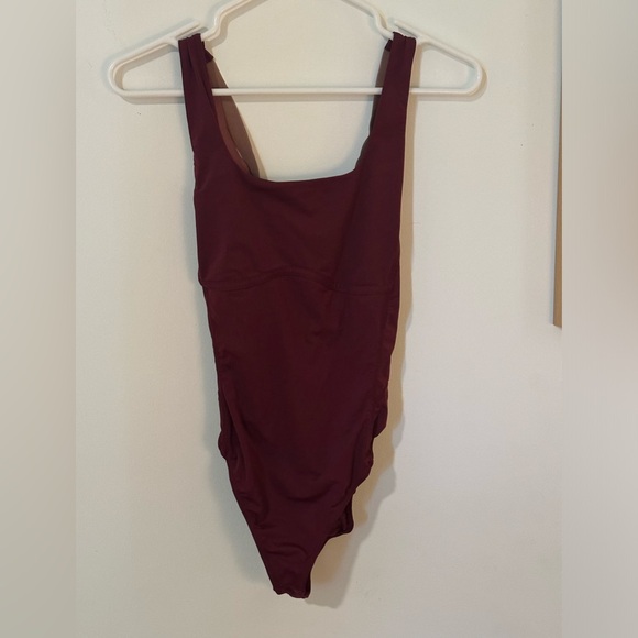 Never worn Fabletics maroon bodysuit with cross back size medium - Picture 2 of 11